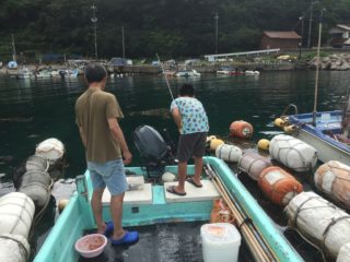 釣りをする子ども