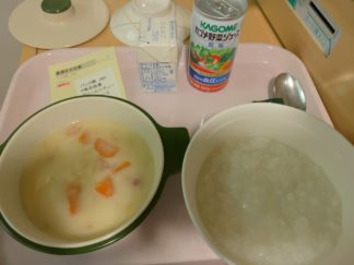 蓋を開けた後の病院食